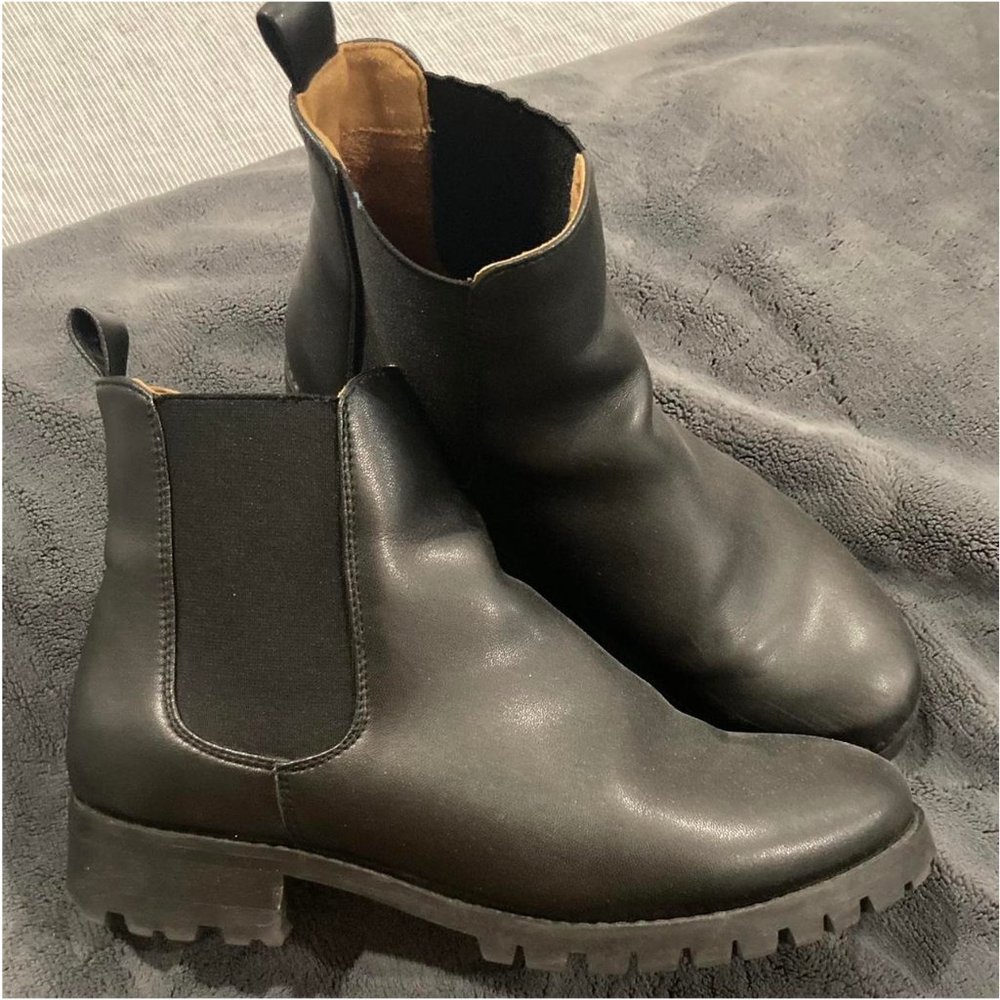 Vegan leather Chelsea boots from Will's Vegan Leather Store in London, UK